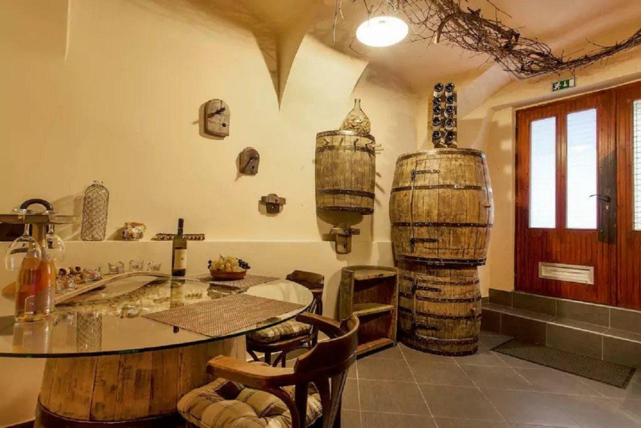 Beer & Wine Cellar Liubliana Exterior foto